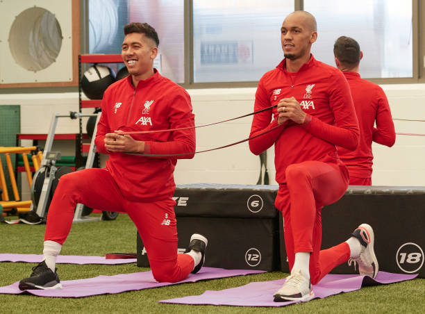 Ảnh bài viết Chuẩn bị đại chiến với Arsenal, sao The Kop chuyển qua tập... bóng rổ