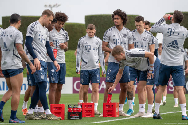 Các ngôi sao khác của Bayern như Ivan Perisic hay Manuel Neuer vẫn đi cùng toàn đội trong chuyến tập huấn lần này.