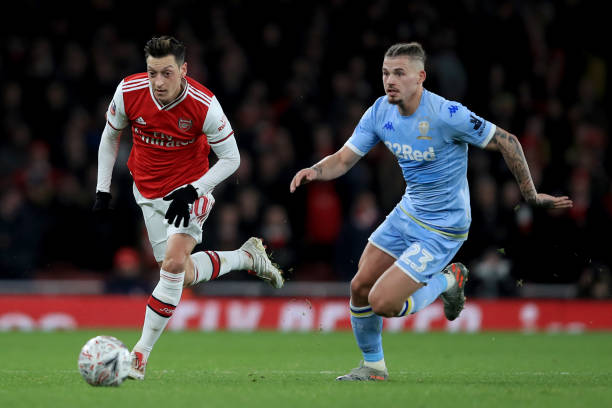 Leeds áp đảo Arsenal trong hiệp 1.