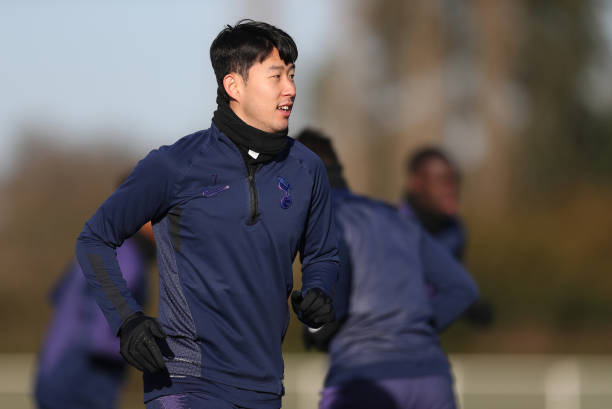 Son Heung-min trông khá điển trai dưới nắng chiều ở thành phố London.
