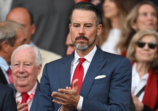 Ảnh bài viết Josh Kroenke cam kết “chi đậm”, CĐV Arsenal: Hãy mang séc ra đi!