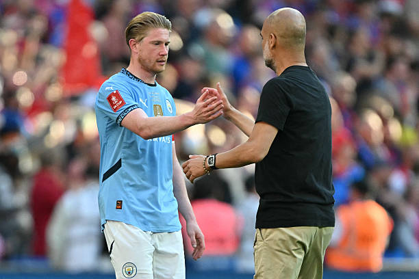 Ảnh bài viết Pep Guardiola nói De Bruyne chuyền bóng giỏi chỉ sau một người