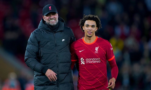 Klopp thất vọng vì Alexander-Arnold bị la ó