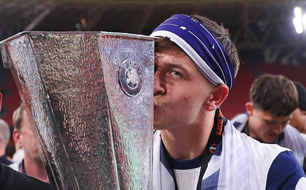 Ảnh bài viết Sao trẻ Tottenham hát khẩu hiệu chống Arsenal cùng fan