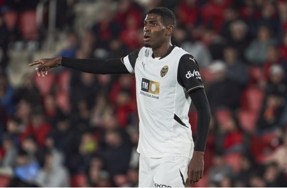 Ảnh bài viết RB Leipzig quyết chi 20 triệu euro cho trụ cột hàng thủ Valencia, Mosquera