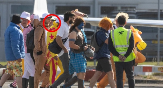 Ảnh bài viết Bowen tổ chức tiệc độc thân tại Ibiza, đếm ngược ngày cưới Dani Dyer