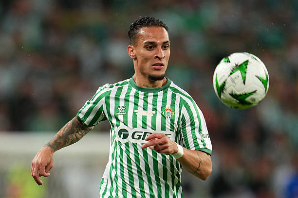 Ảnh bài viết Antony trở lại mặt đất chỉ sau một đêm