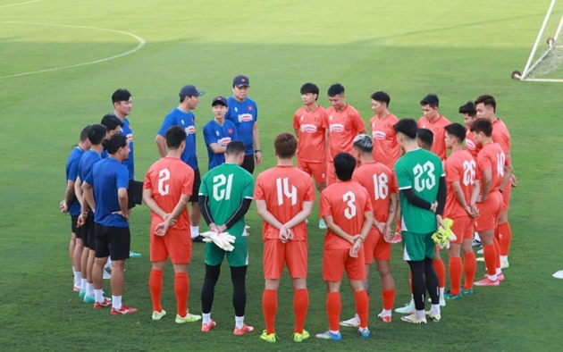 ĐT Việt Nam nhận tổn thất hàng thủ