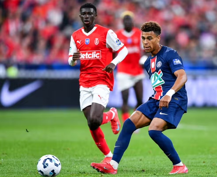 PSG có lối đá đẹp cống hiến.