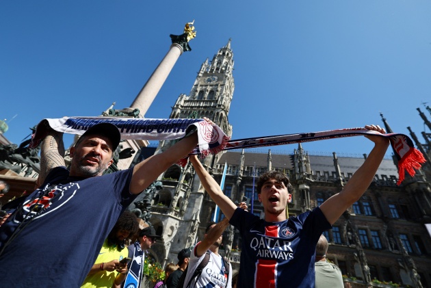 PSG kỳ vọng sẽ làm nên lịch sử với lần đầu tiên vô địch Champions League dưới thời HLV Luis Enrique.

Bầu không khí náo nhiệt đã lan tỏa khắp thành phố Munich trước giờ bóng lăn. 2h00 rạng sáng 1/6, PSG và Inter sẽ bước vào trận chung kết định đoạt thành bại của cả mùa giải.