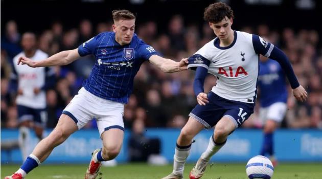 Ảnh bài viết Arsenal bị Akinfenwa chỉ trích vì không chiêu mộ Liam Delap