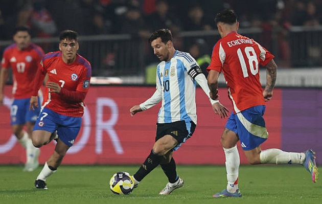 Ảnh bài viết Messi trở lại đội tuyển, chơi nổi bật trong chiến thắng trước Chile