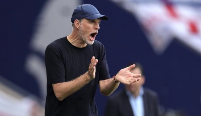 Tam Sư không hài lòng về lối chơi đội nhà.