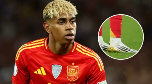 Ảnh bài viết Lamine Yamal mang cờ hai quốc gia trên giày ở chung kết Nations League