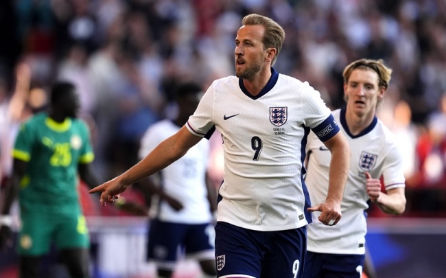 Kane xé lưới Senegal.