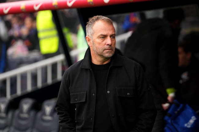 Ảnh bài viết Hansi Flick đối mặt thử thách lớn ở hàng tiền vệ Barca: 3 vị trí, 7 lựa chọn