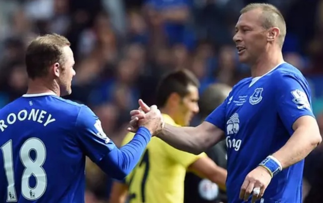 Ảnh bài viết Ferguson tiết lộ từng bị Rooney đấm trúng trán trong buổi đấu tập
