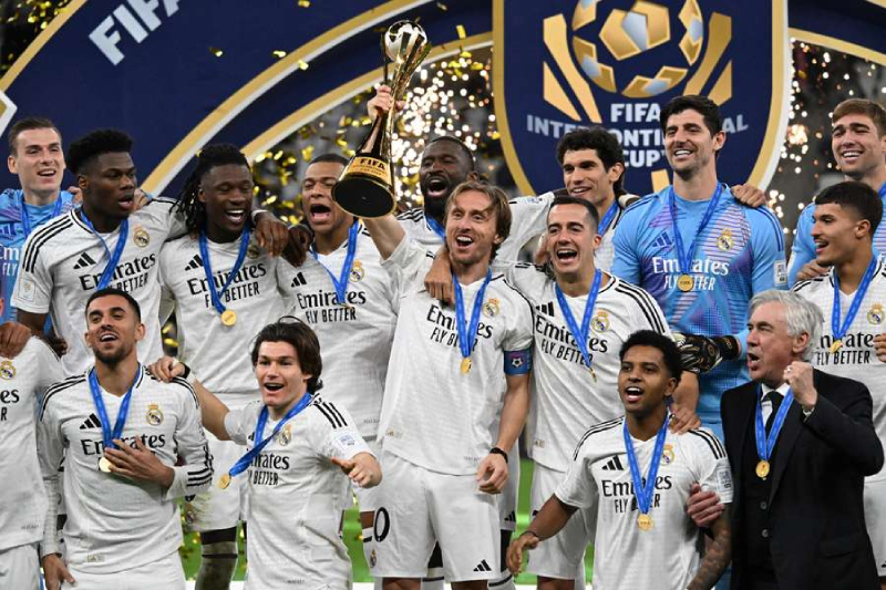 Real Madrid lập kỷ lục 3 lần liên tiếp vô địch Club World Cup.
