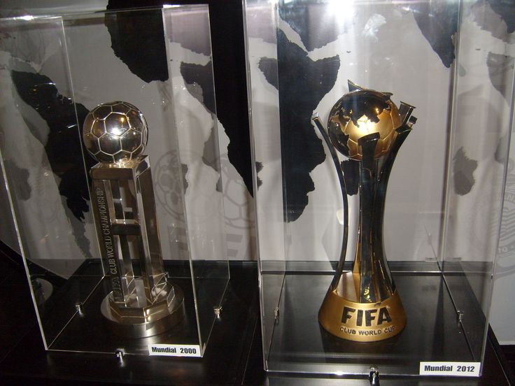 Cúp vô địch FIFA Club World Cup thay đổi theo từng giai đoạn.