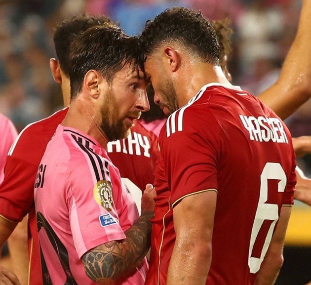 Ảnh bài viết Messi nổi nóng, húc đầu vào cầu thủ Al Ahly