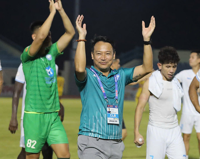 Ảnh bài viết Nam Định vô địch V.League 2024/25: Thuyền trưởng Vũ Hồng Việt vượt qua khó khăn và định kiến
