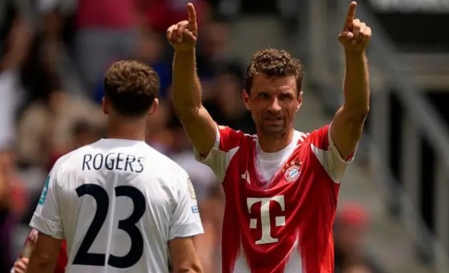 Bayern hủy diệt đối thủ.