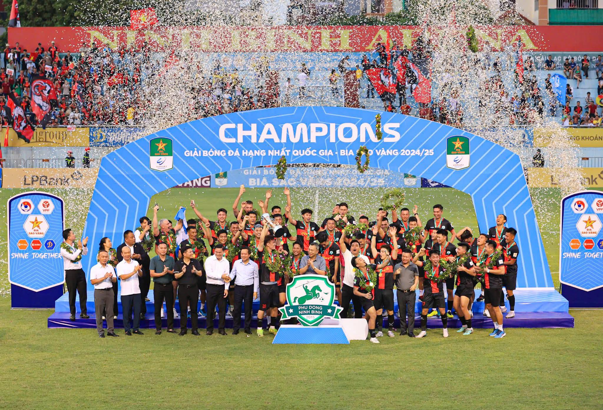 Ảnh bài viết Chia tay Việt Thắng, đón HLV Barca B: Bước đi đầy tiếc nuối nhưng cần thiết của Ninh Bình