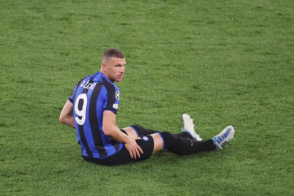Dzeko chuẩn bị tái xuất Serie A.