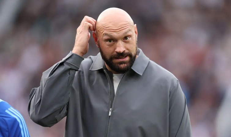 Ảnh bài viết Tyson Fury khen ngợi Carlos Tevez sau màn tỏa sáng ở Soccer Aid