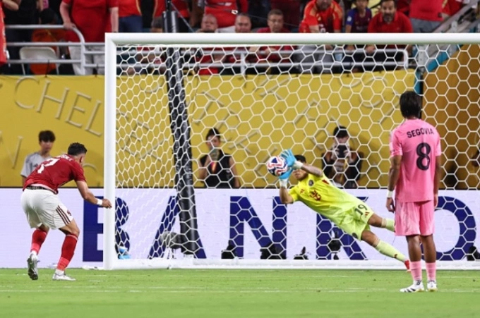 Trezeguet nhận án phạt từ Al Ahly sau tình huống tranh sút penalty trước Inter Miami.