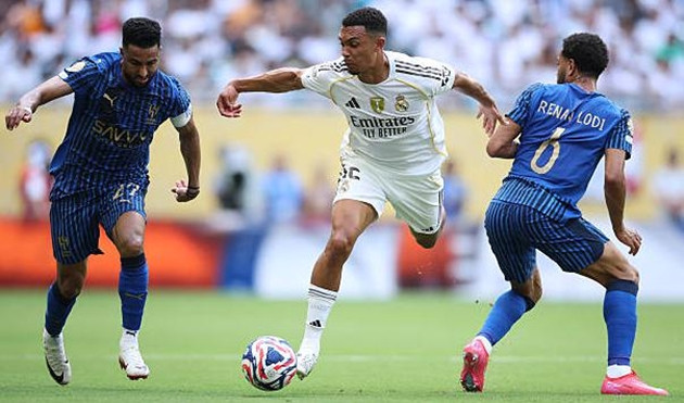 Trent Alexander-Arnold gây thất vọng trong trận ra mắt Real Madrid.