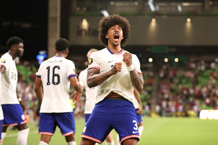 Ảnh bài viết Sao EPL gánh team, cú đánh đầu "vàng" đưa Mỹ vào tứ kết Gold Cup