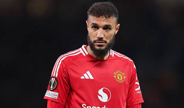 Ảnh bài viết Mazraoui: Bài toán xa xỉ của Ruben Amorim tại Man United