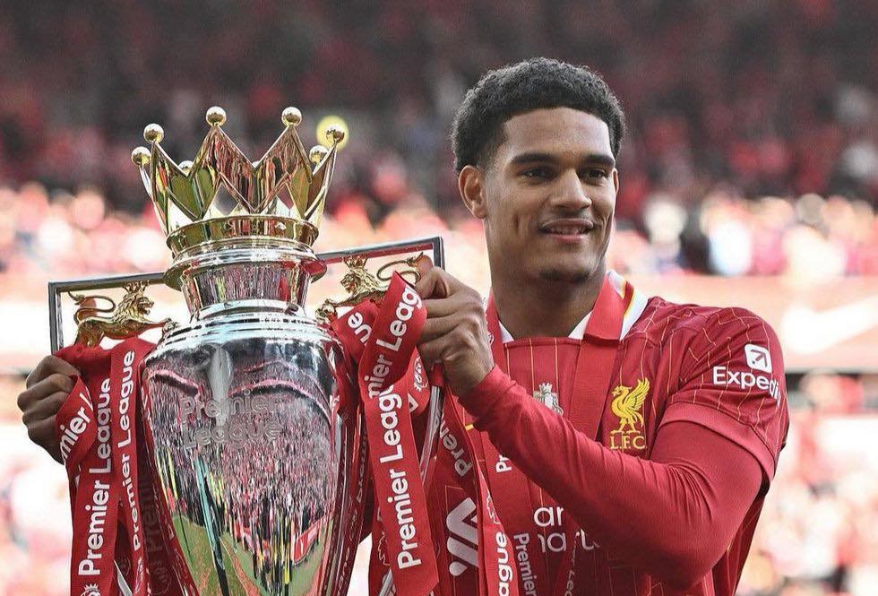 Quansah chuẩn bị rời Liverpool.