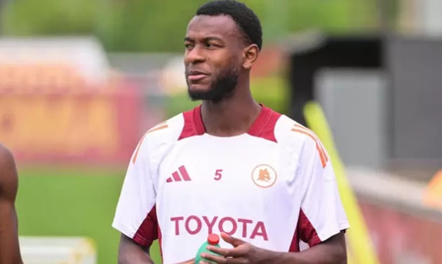 Ảnh bài viết AS Roma đề nghị bán Ndicka, Real Madrid chần chừ