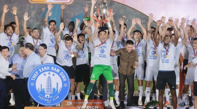 Ảnh bài viết Tổng kết V-League 2024/25: Nhiều nghịch lý và lời cảnh tỉnh từ khán đài