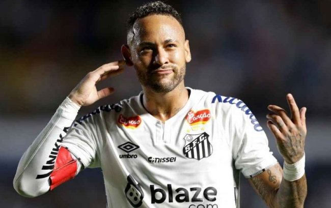 Neymar gia hạn hợp đồng với Santos.
