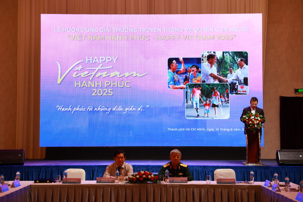 Phó Giám đốc phụ trách CP, ông Nguyễn Chí Thức phát biểu tại buổi lễ. Ảnh: Triều Võ.