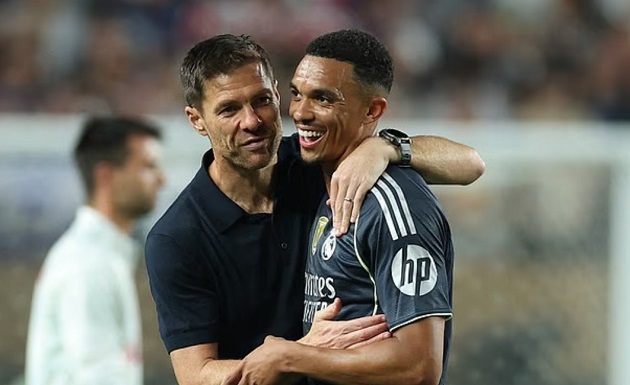 Alexander-Arnold lần đầu đá với sơ đồ 3 trung vệ tại Real Madrid.