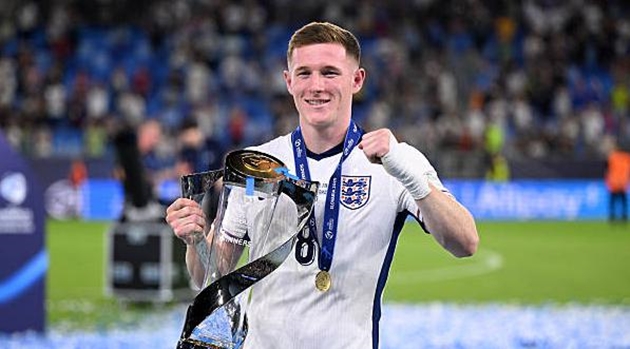 Elliot Anderson gây ấn tượng trong màu áo U21 Anh.