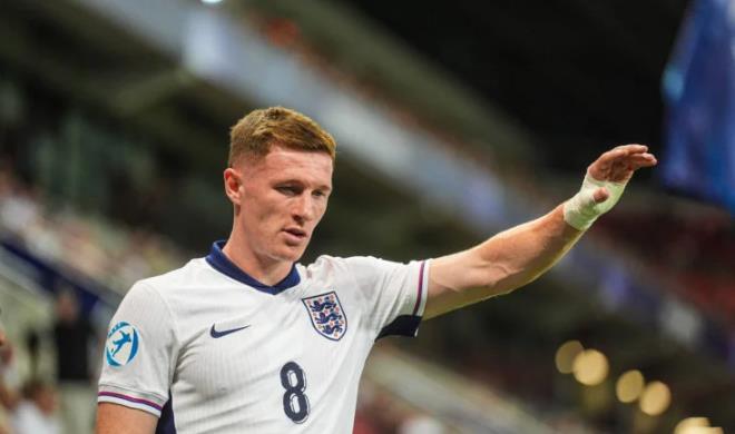 Elliot Anderson là mẫu tiền vệ trung tâm mà ĐT Anh đang cần.