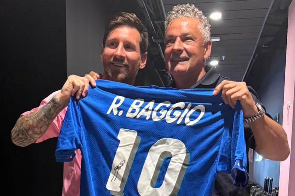 Bức ảnh của Messi và Baggio.