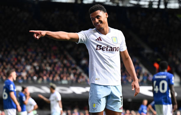 Watkins đáng để Man United cân nhắc.