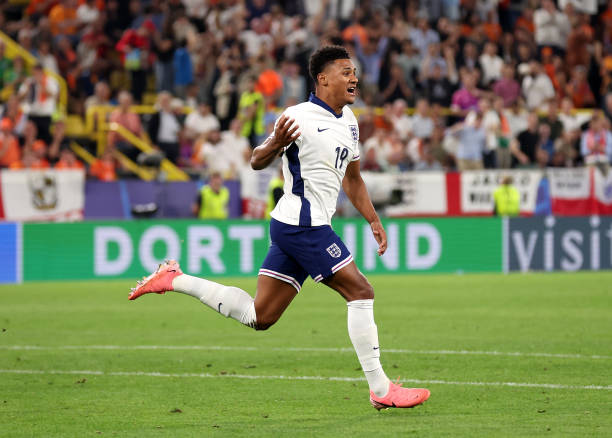 Watkins sẽ hỗ trợ Chido Obi phát triển.