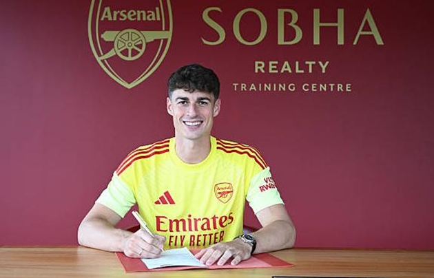 Kepa Arrizabalaga chính thức chuyển tới Arsenal.