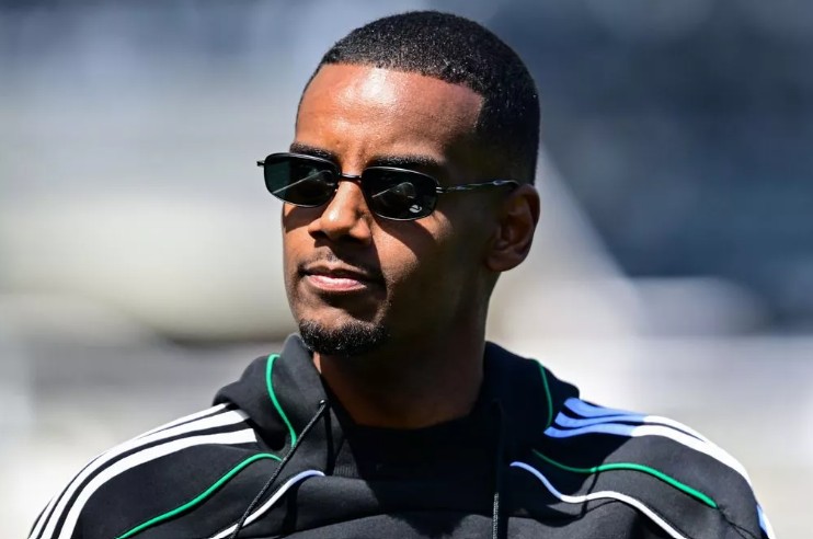 Liverpool theo đuổi Isak.