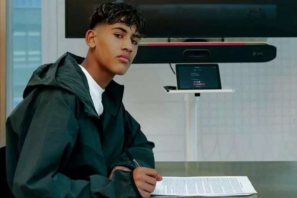 Gabriel đã được trao số áo đội một.