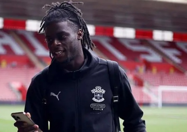 Ảnh bài viết Lesley Ugochukwu lọt tầm ngắm nhiều CLB, Chelsea ưu tiên bán ngay hè 2025