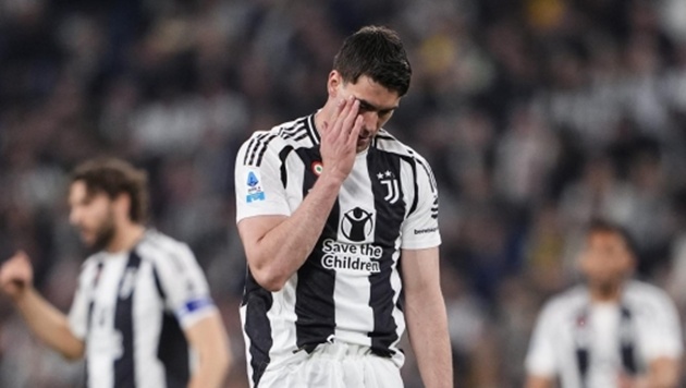 Ngôi sao Serbia khiến Juventus đau đầu