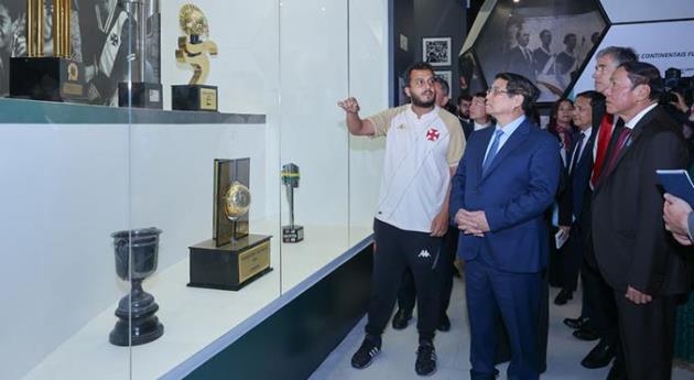 Ảnh bài viết Thủ tướng Phạm Minh Chính trao áo đấu, mở rộng hợp tác Brazil - Việt Nam